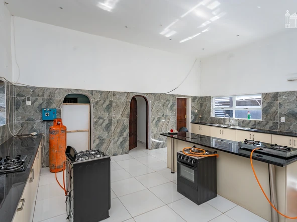 10 Bedroom House