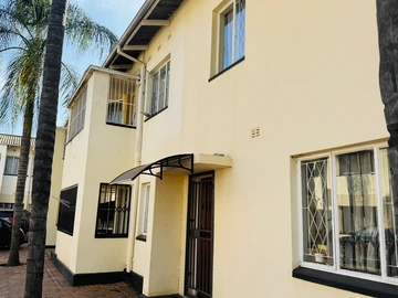 2 Bedroom Flat & Apartment