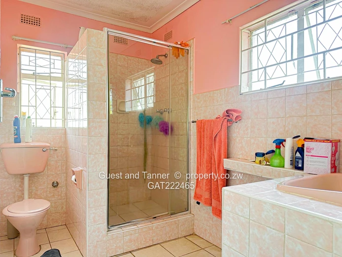 Spacious 3-Bedroom House for Sale Near Harare – Ensuite, Borehole and Staff Quarters in Emerald Hill