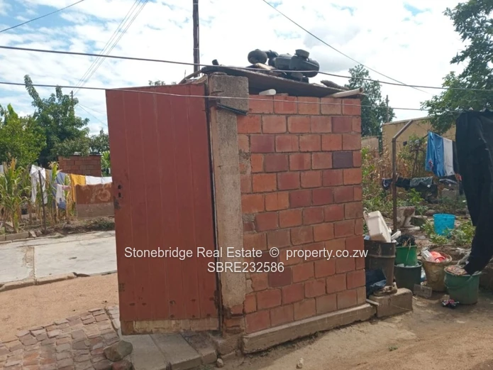 3 Bedroom old Pumula House for sale