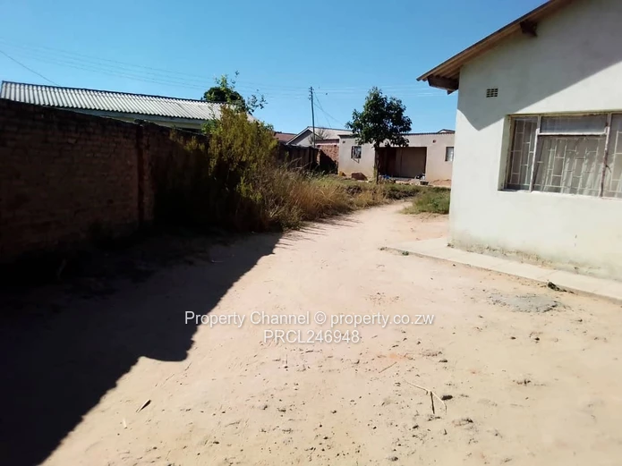 3-Bed Home with Gated Front & Spacious Yard, Rusape