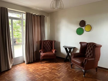 2 Bedroom Flat & Apartment
