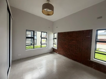 3 Bedroom Flat & Apartment