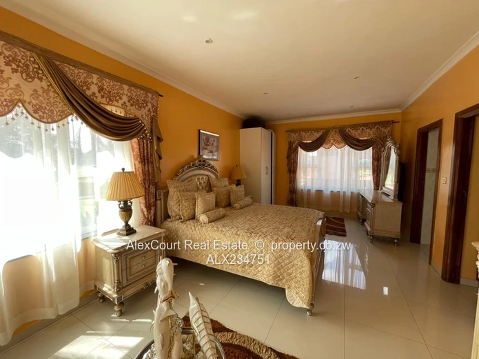 Stunning MIllion Dollar Gletwyn Park House! Bargain!