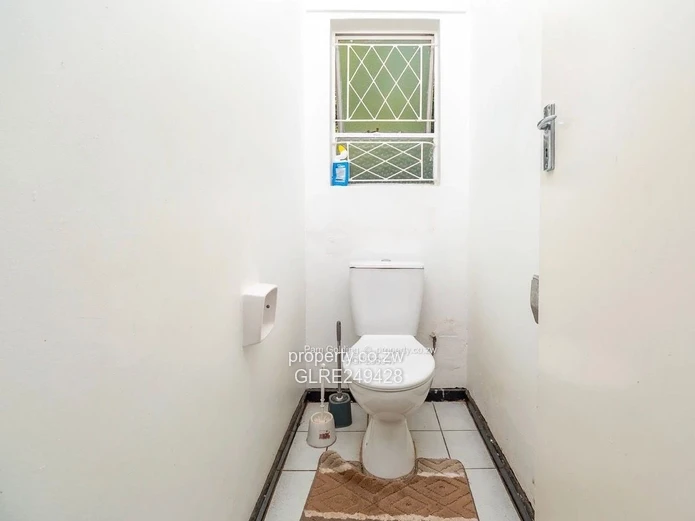 Greystone Park: Modern 4-Bed Home, 4,523m² Grounds & Borehole