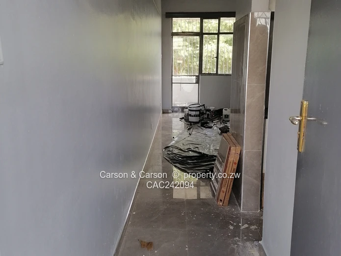 2-Bed Flat in Eastlea: Quiet Courtyard & Borehole (Sole Mandate)