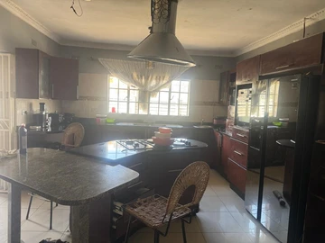 5 Bedroom House