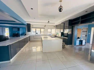 7 Bedroom House