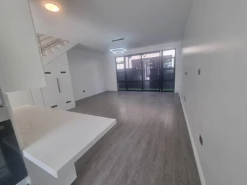 2 Bedroom Flat & Apartment