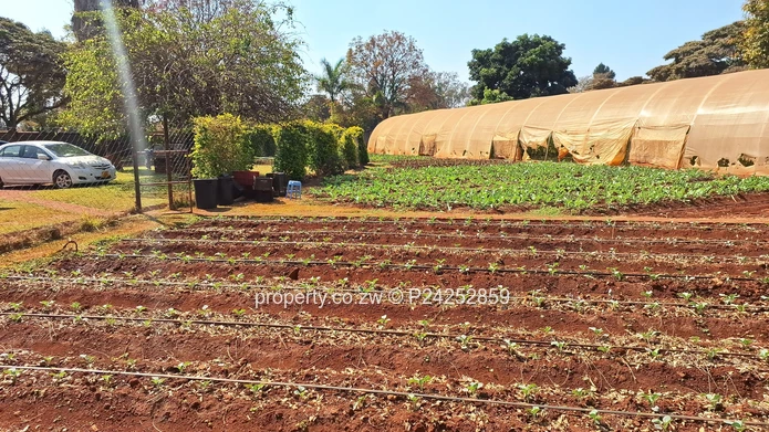 Helensvale, Off Domboshava Road 395K