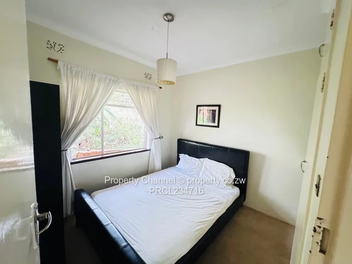 Glen Lorne 4-Bed on 7,033m² — Pool, Borehole & Gardens