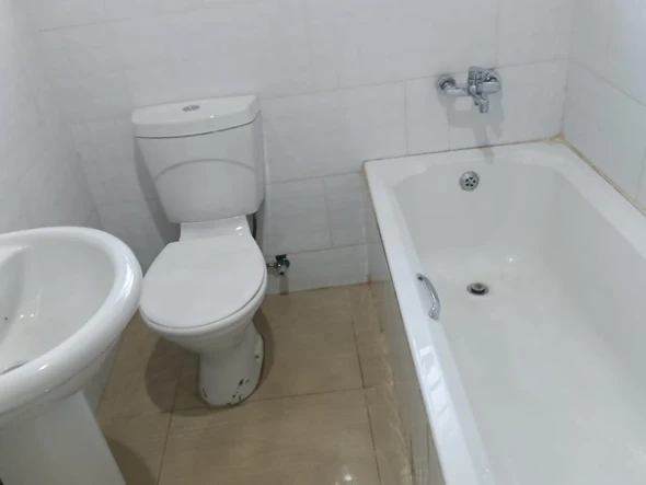 2 Bedroom Flat & Apartment