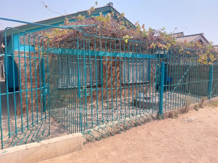 Chitungwiza Unit A Extention 5 Bed on Sale