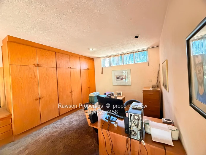 Luxury Living in Colne Valley’s Golden Triangl