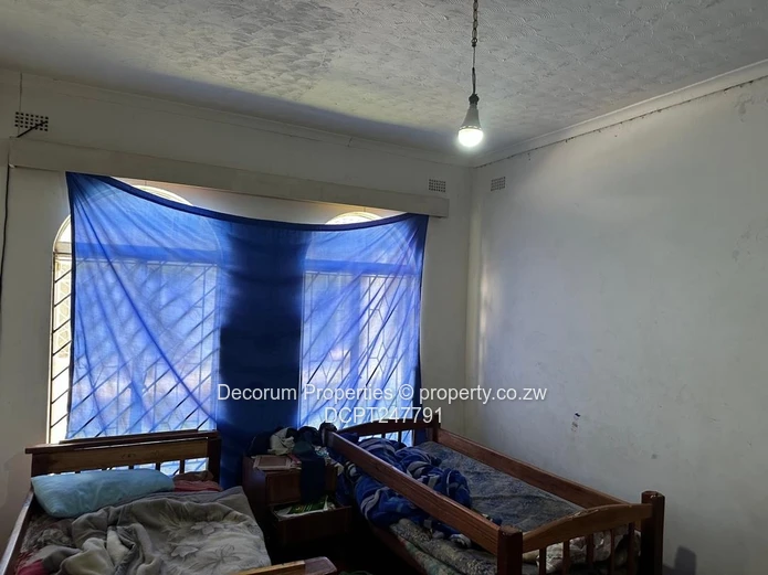 Spacious 5-Bed Home  in Bluff Hill