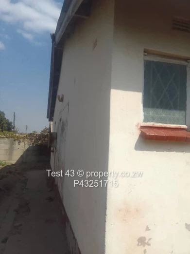 Chitungwiza 5-Bed House with Red Gate & High Wall