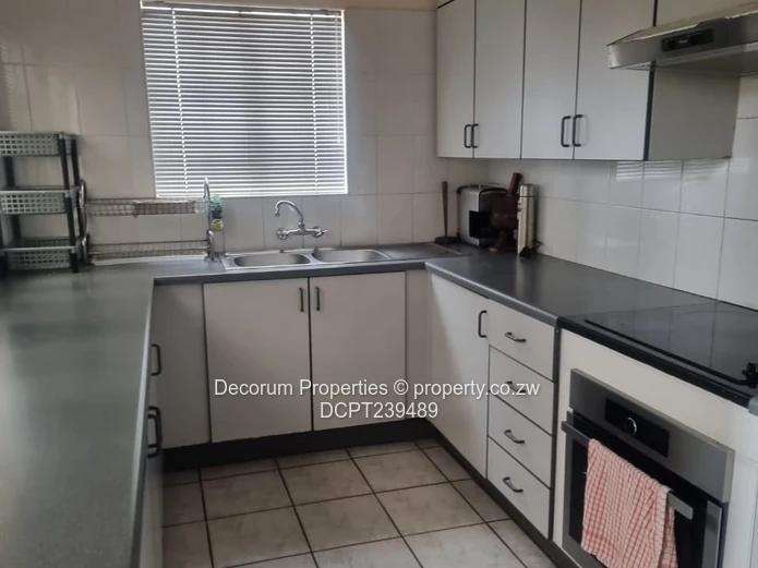 Charming 3-Bedroom Home to let in Helensvale.