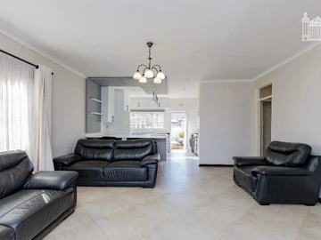 3 Bedroom Flat & Apartment
