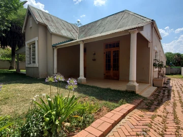 Colonial Charm