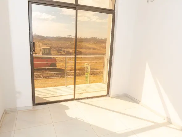 2 Bedroom Flat & Apartment