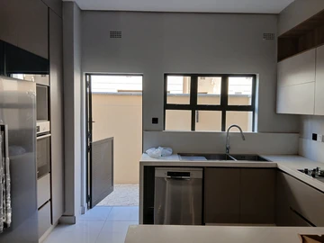 3 Bedroom Flat & Apartment