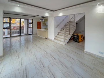 4 Bedroom Flat & Apartment