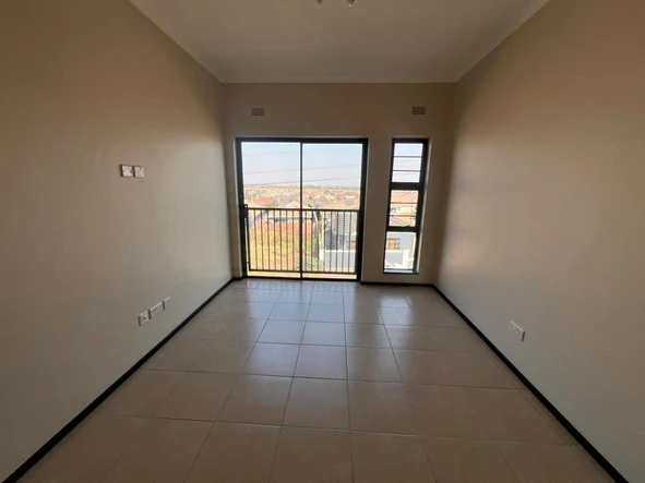 2 Bedroom Flat & Apartment