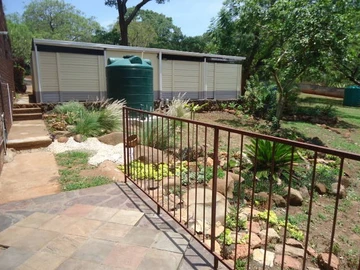 2 Bedroom Flat & Apartment