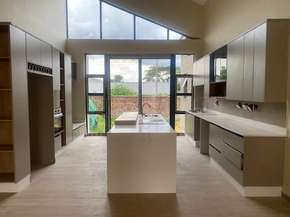 4 Bedroom Flat & Apartment