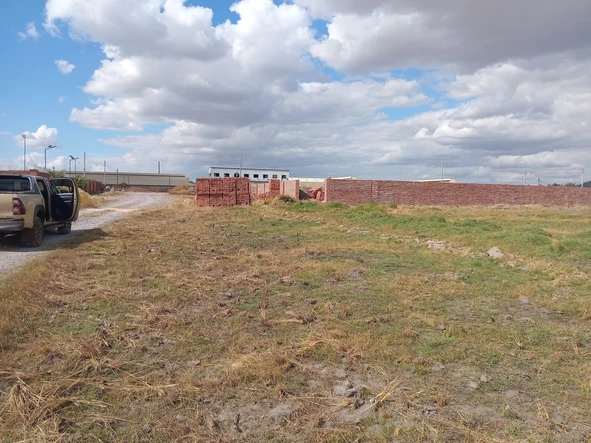 Commercial & Industrial Land