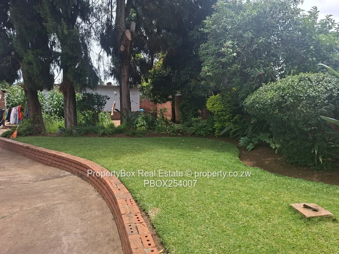 Eastlea Prime Property for Sale suitatble for Offices!