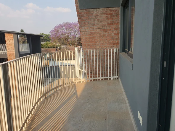 2 Bedroom Flat & Apartment