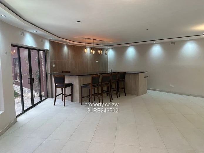 Groom Bridge Retail: 1,500m² Shop with Patio & Borehole