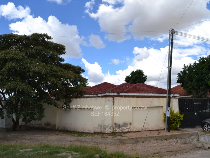 4 Bed Houses for Sale in Mainway Meadows SEF184352