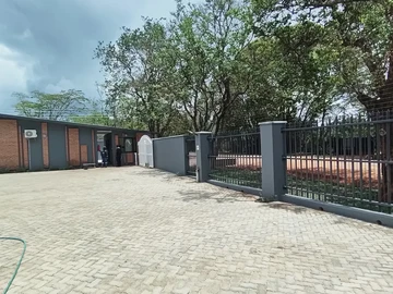 2 Bedroom Flat & Apartment