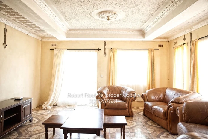 Spacious 3-Bed Damofalls Cottage on 1130 m² with Tank
