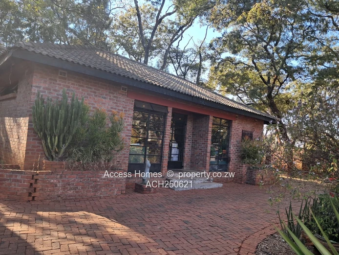 A charming Residence close Kew Drive and Ridgeway North  (Sole Mandate)