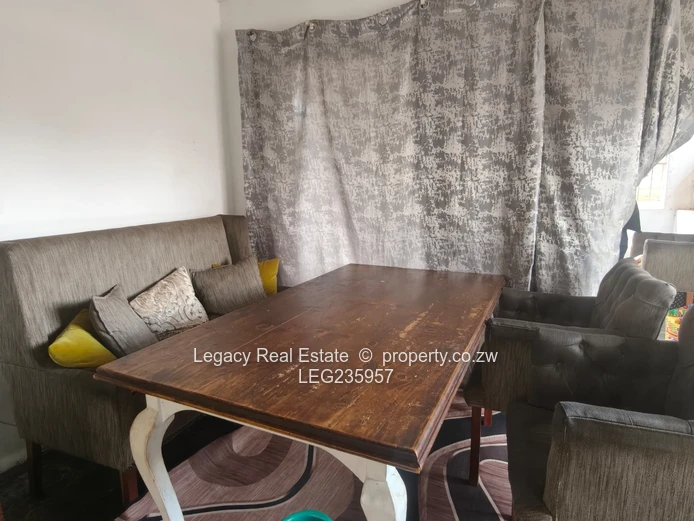 Investor’S Dream ,Main House Plus Self-Contained Cottage In Mabelreign