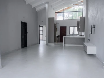 4 Bedroom Flat & Apartment