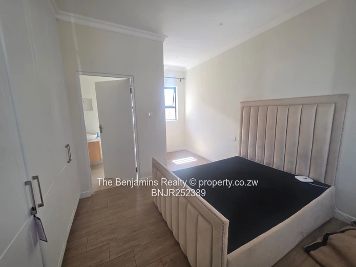 Up Market Townhouse In Newlands