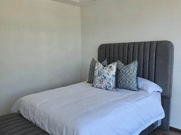 4 Bedroom Flat & Apartment