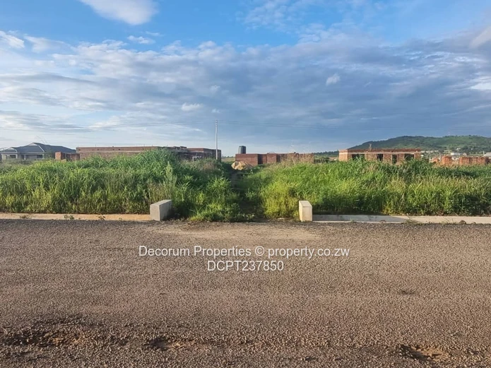 800m²- 1 200  Stand in Haydon Shine Plus— Tarred Roads