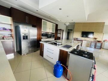 7 Bedroom House