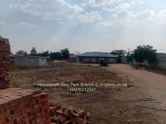 Riverside Park 3BR on 2500m2 - Flatlet, Tank & Walled Yard