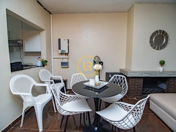 2 Bedroom Flat & Apartment