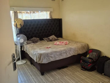 2 Bedroom Flat & Apartment