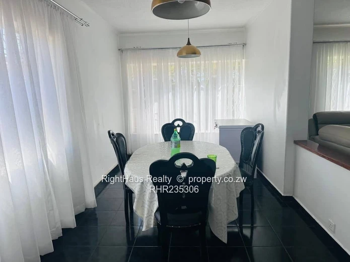 Executive 4 Bedroom Residence In Prime Hillside Location