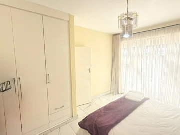 2 Bedroom Flat & Apartment