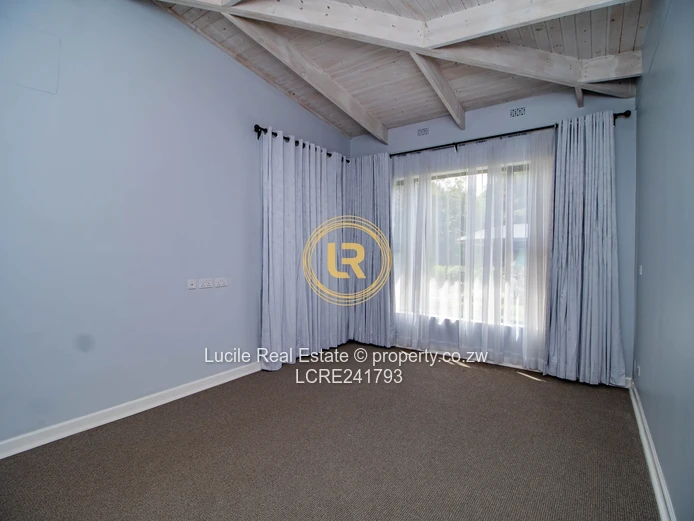 Seamless Living: A Cozy Indoor-Outdoor Retreat in Borrowdale