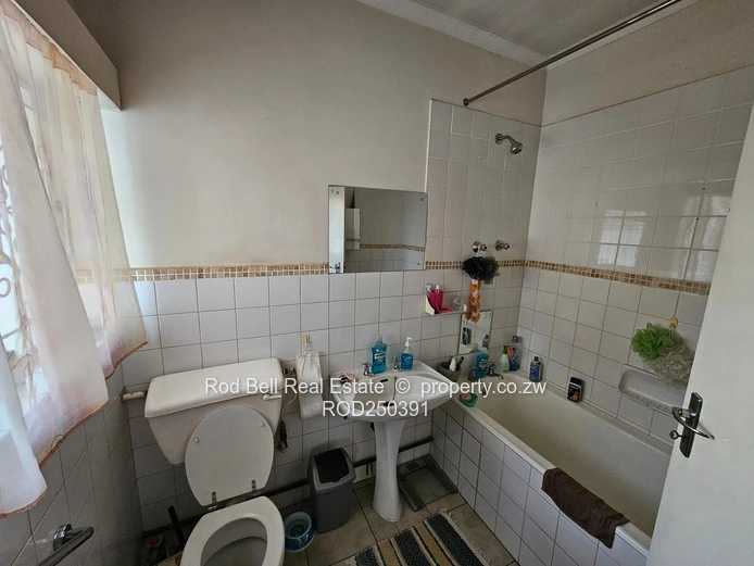 Neat 3-bedroom home and cottage in good location